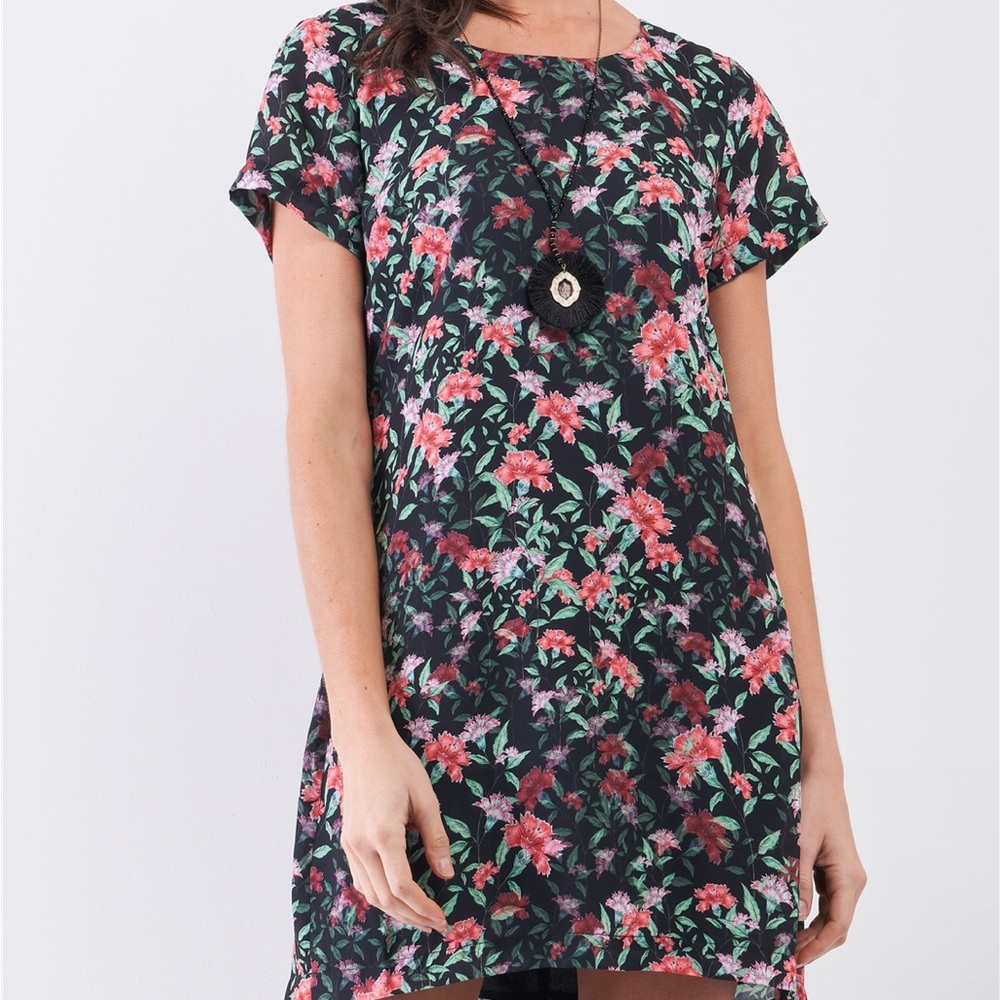 NWT BOUTIQUE_ Black multicolor floral print pleated back  mini dress women’s